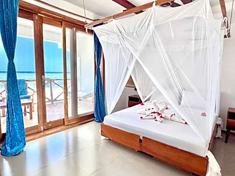 Deluxe One-Bedroom Apartment with Ocean View