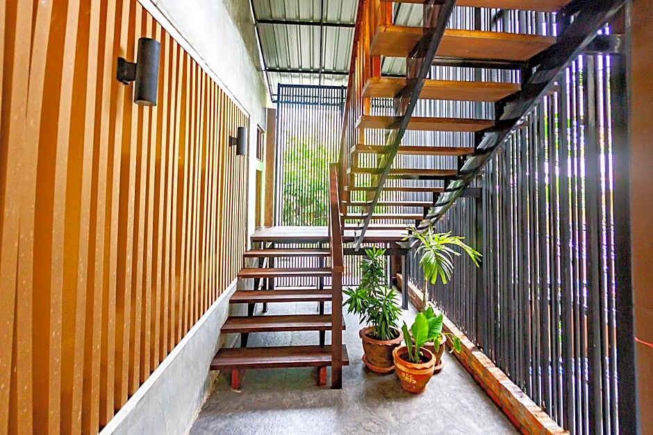 Tonmai Suites