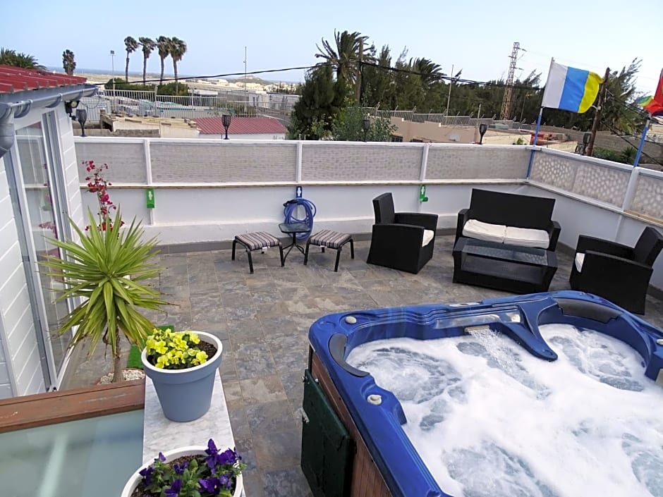 Rickaty Lodge Bed and Breakfast, Airport Hotel, Hotel de aeropuerto, Las Palmas Airport, Gran Canaria Airport, LPA, Spain