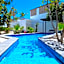 Commercial Zone Studios, Pool, BBQ and Beach 7 Blocks