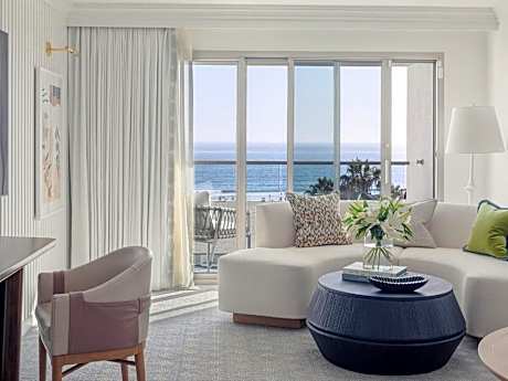The 720 Queen Room with Oceanfront