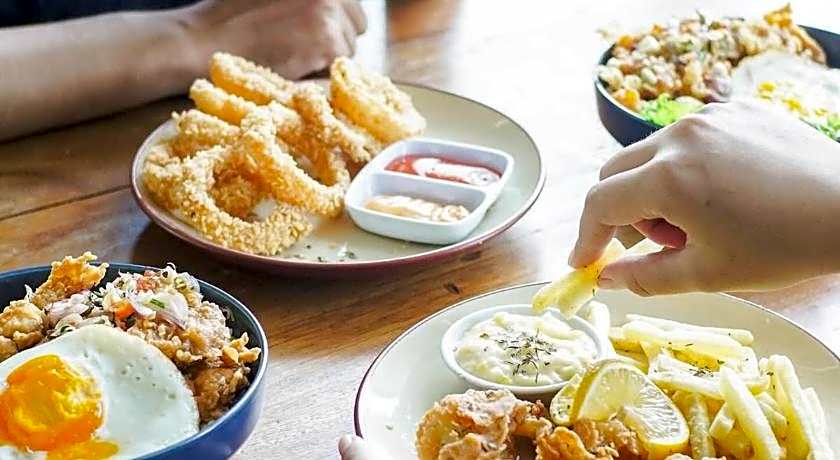 Front One Boutique Tugu Muda Semarang