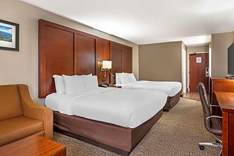 2 Queen Beds, Suite, Nonsmoking