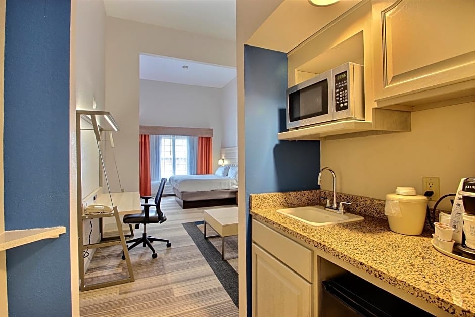 Holiday Inn Express Hotel & Suites Milwaukee Airport By IHG