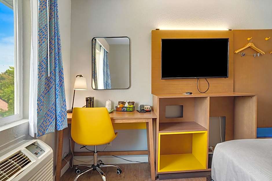 Days Inn by Wyndham Omaha - West Dodge