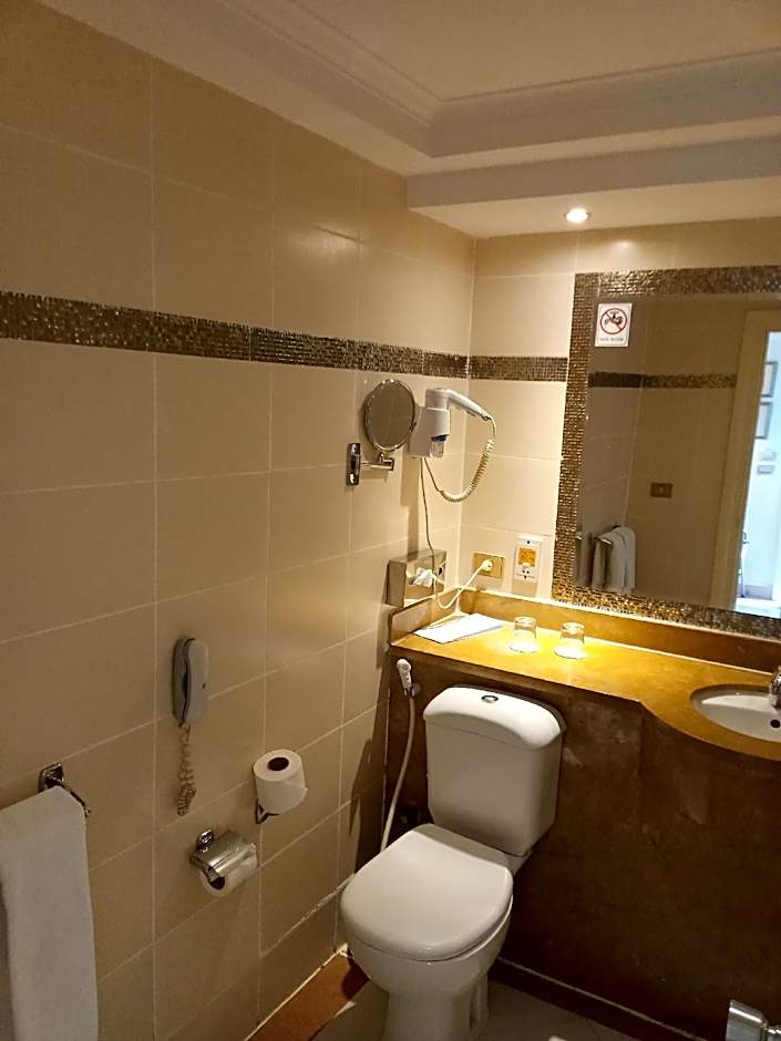 Cairo Pyramids Hotel