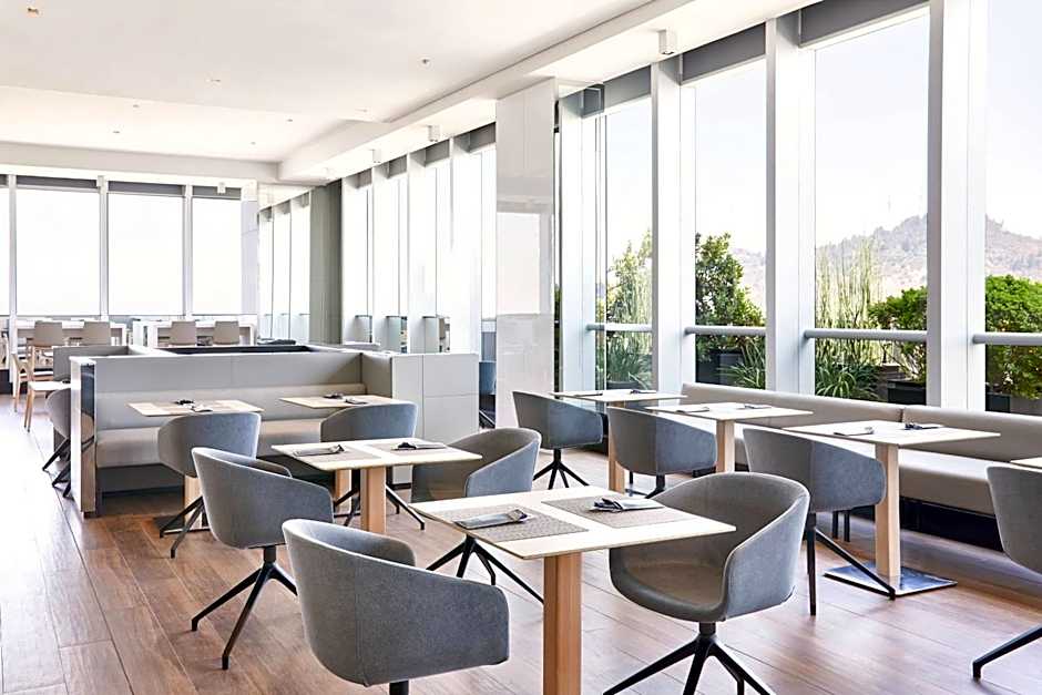 AC Hotel Santiago Cenco Costanera