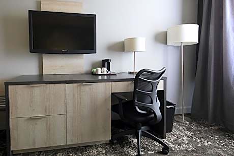 Queen Room - Mobility Access/Non-Smoking