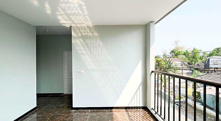 RedDoorz Near Makam Bung Karno Blitar