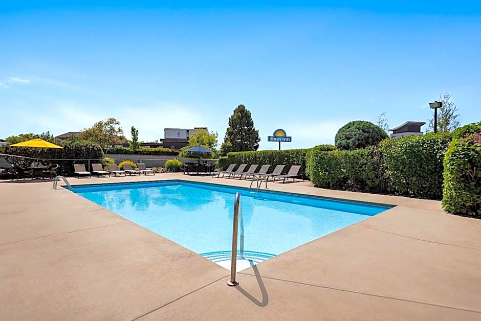 Days Inn by Wyndham Kelowna