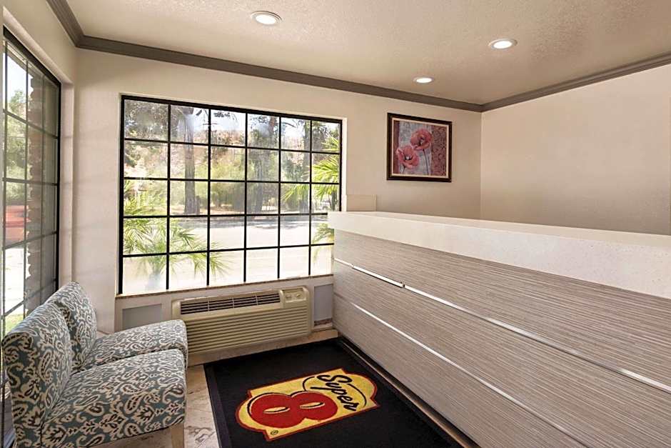 Super 8 by Wyndham Santa Clarita/Valencia