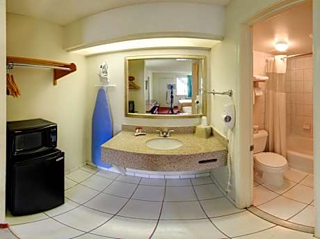 Double Room with Two Double Beds - Smoking