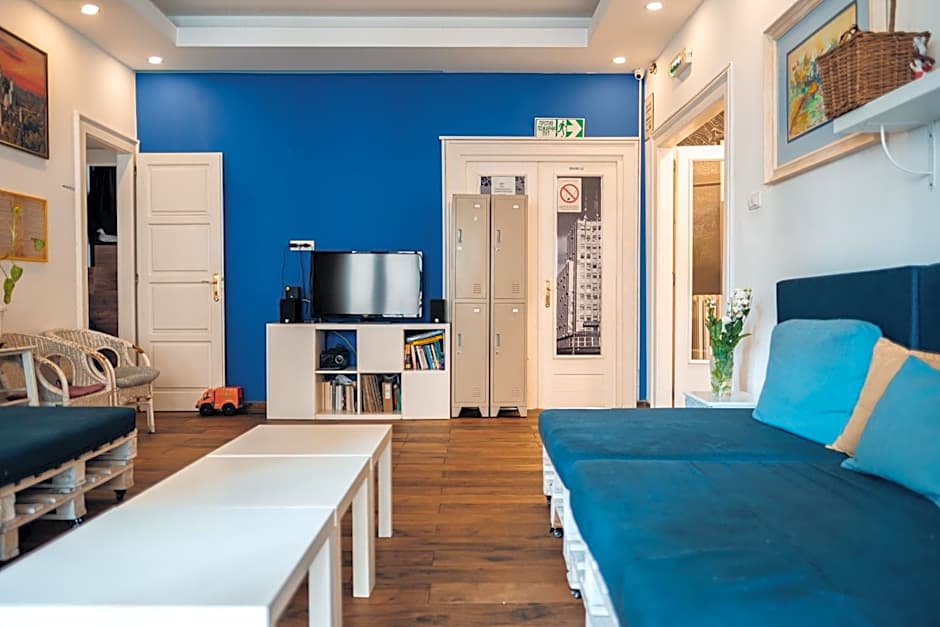 Central 4 Bedroom 154m2 Apartment with terrace