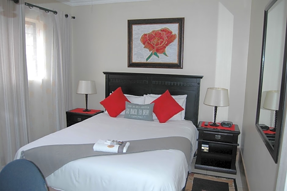 Photo 1 of 7 of 1 Queen Bed with Sofabed Suite