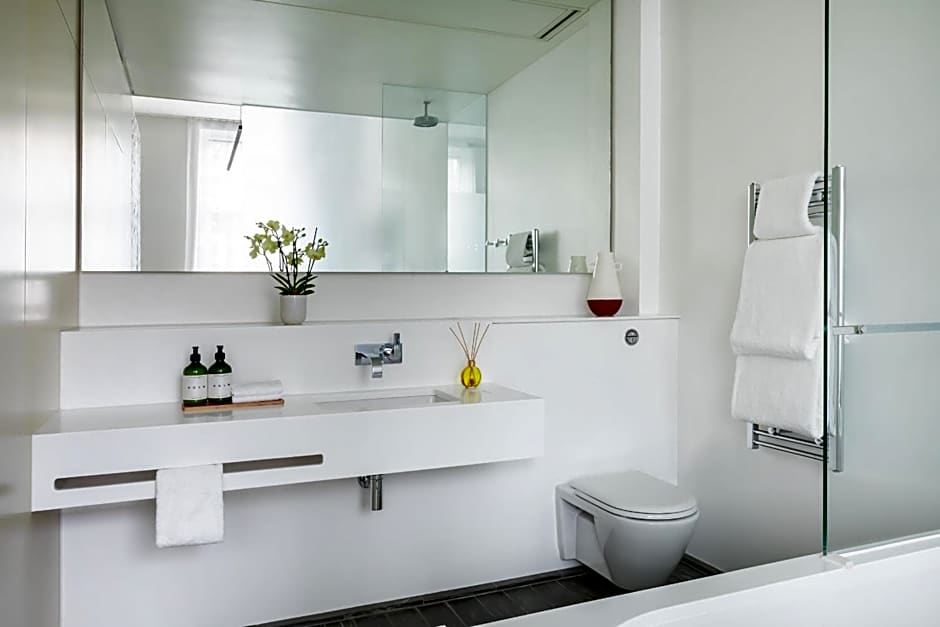 Town Hall Hotel & Apartments