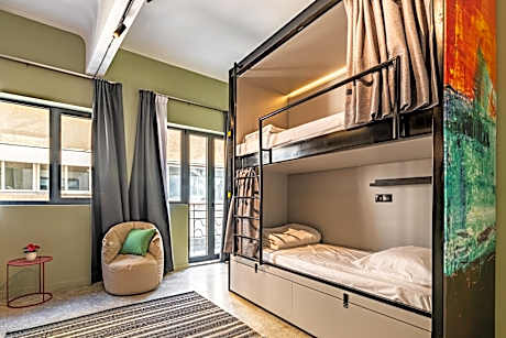 Bed in 8-Bed Mixed Dormitory Room