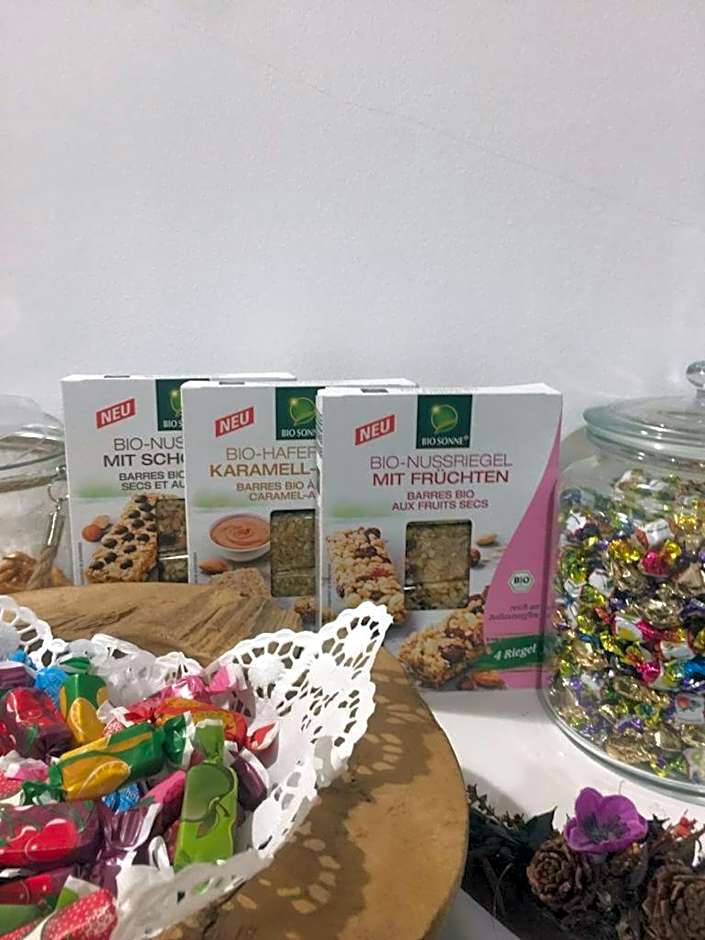 New Hostel Berlin Mitte FREE SNACK hot tea and coffee