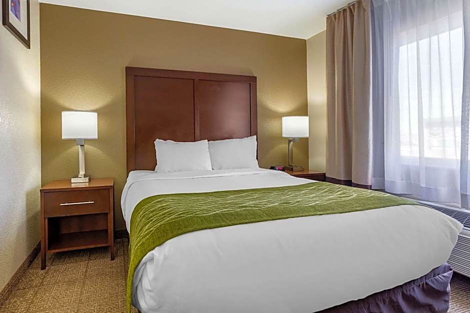 Comfort Inn & Suites Alameda at Albuquerque Balloon Fiesta Park