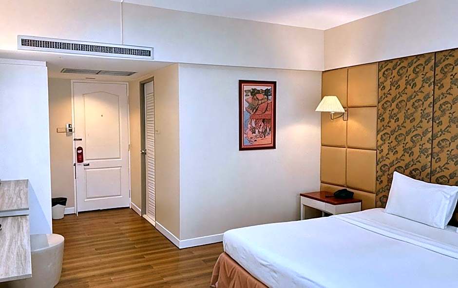 Ayothaya Riverside Hotel