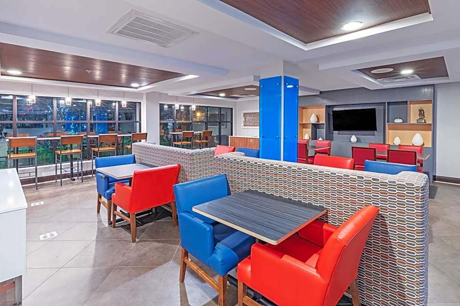 Holiday Inn Express Hotel & Suites Picayune By IHG