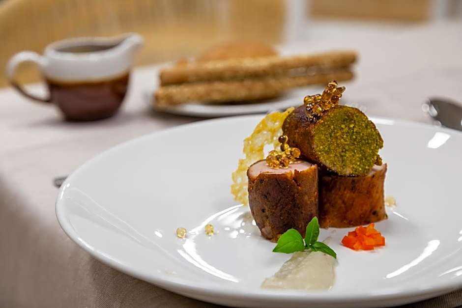 White Olive Elite Laganas