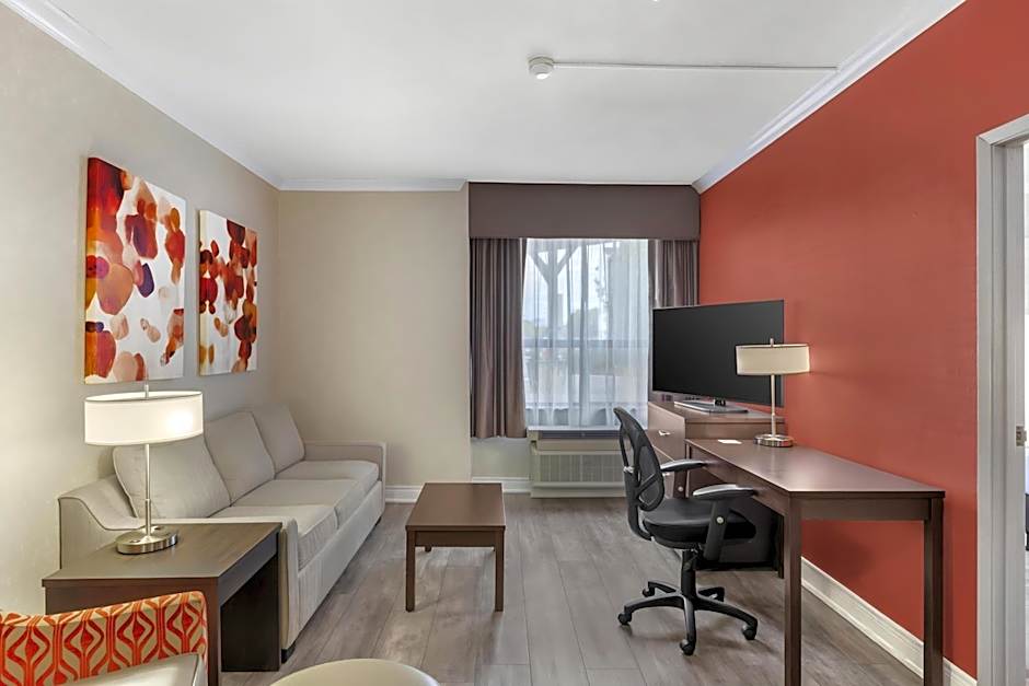 Best Western Plus Rose City Suites