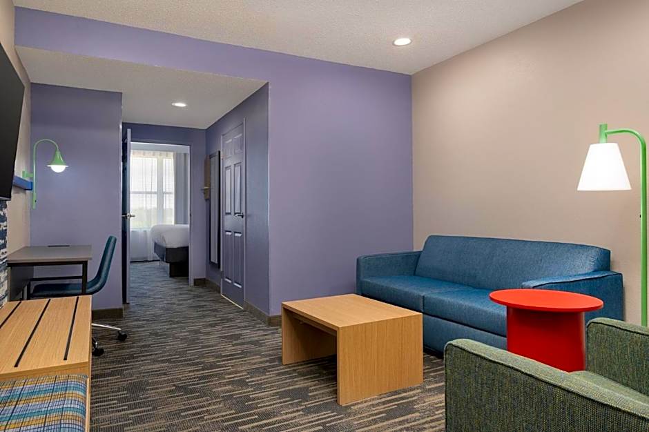 Garner Hotel Evansville East by IHG