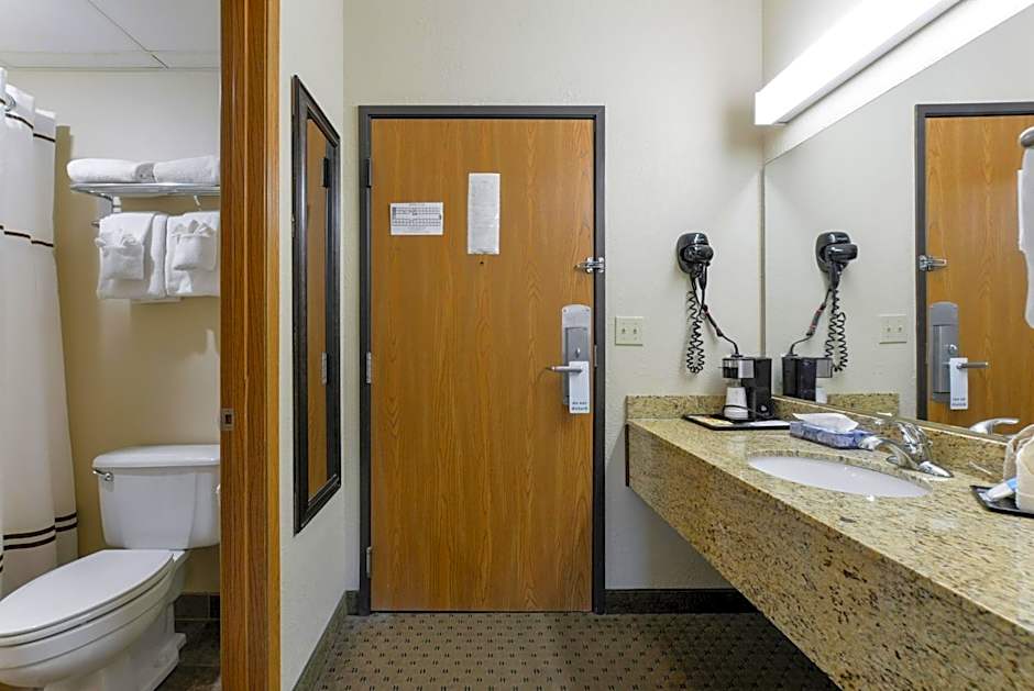 Grand View Inn & Suites