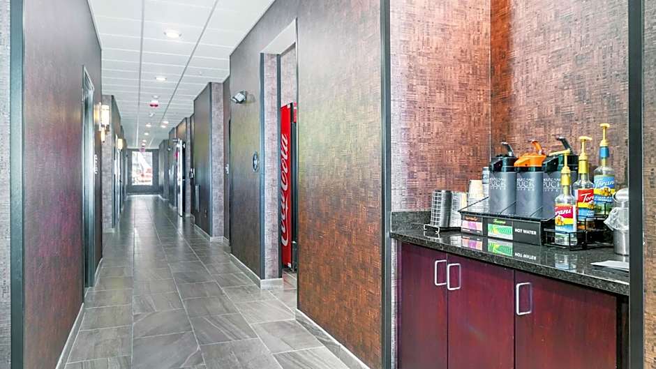 Cobblestone Hotel & Suites - Janesville