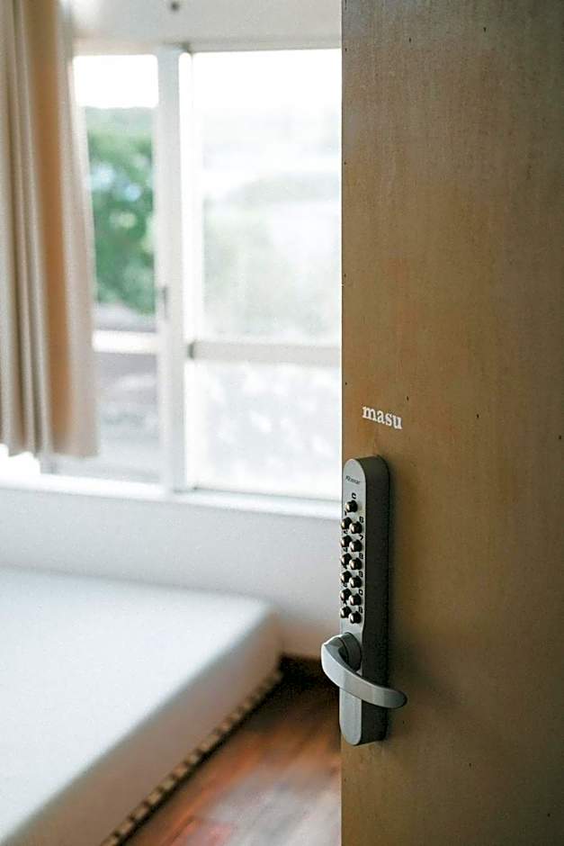 交流型ゲストハウス伊良部ジャーニーインIrabu Joureny INN#毎日みんなで夕食会#ゲストさんは20-30代が中心#海徒歩1分#空港車で5分#本格フィンランドサウナ付き#海と星と夕日が見える屋上あり