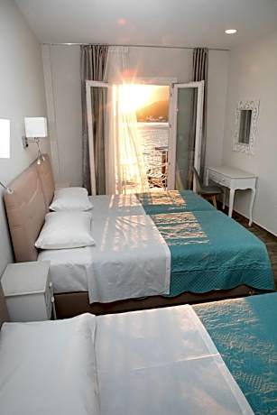 Triple Room with Sea View