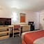 Travelodge by Wyndham Lansing