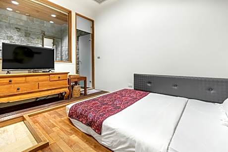 Double Room with Bath (No Window)