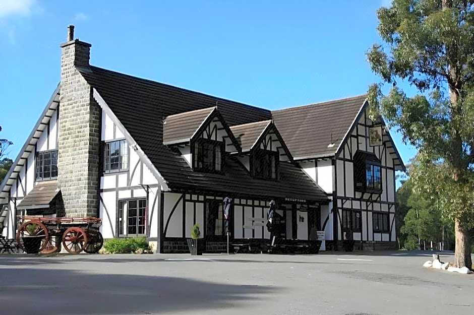 The Fox and Hounds Historic Hotel