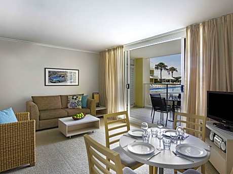 Two-bedroom spa suite - pool access