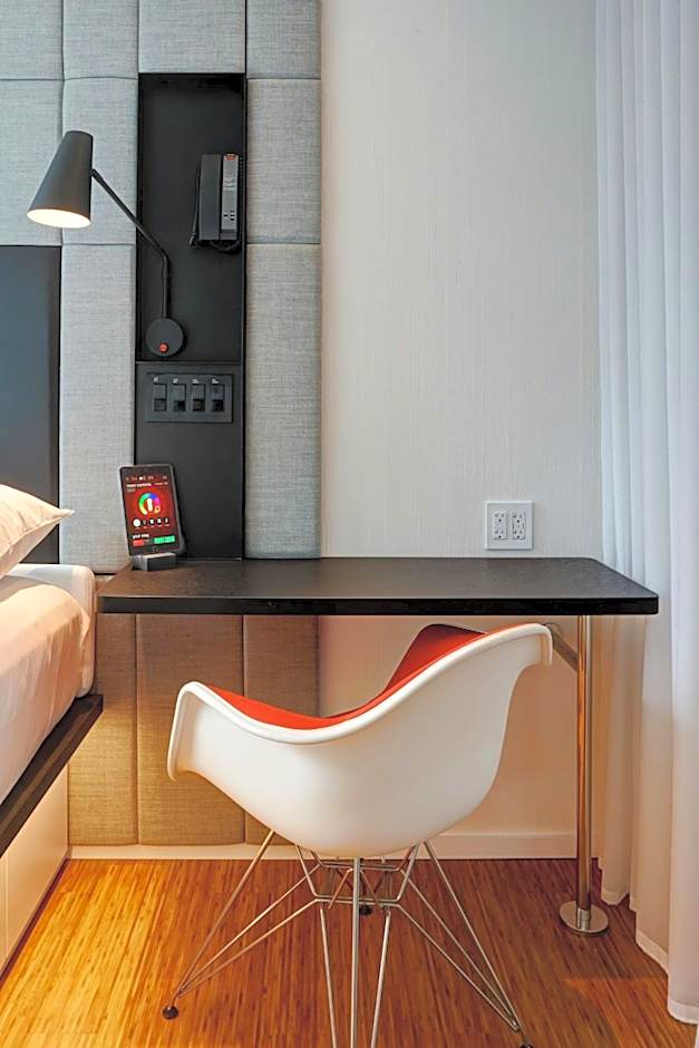 citizenM Los Angeles Downtown