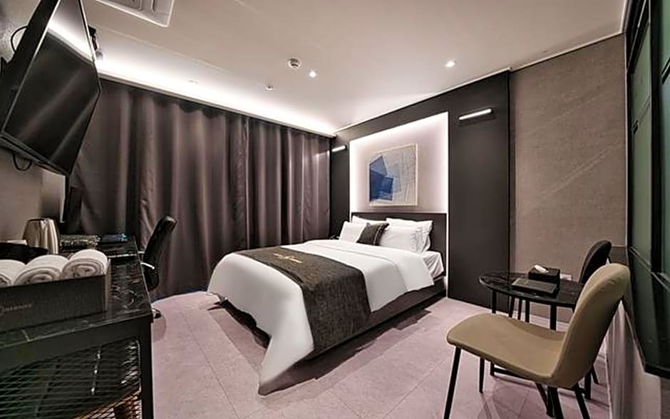 Hotel Hermes at Yongin Everland Station