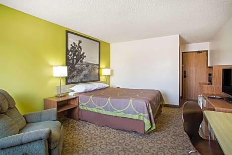 1 Queen Bed Accessible Room Non-Smoking