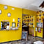 Sunflower City Student Hostel & Bar