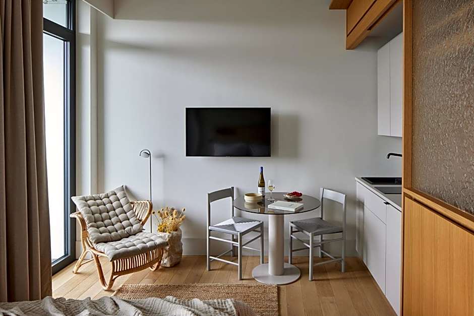 Locke at East Side Gallery