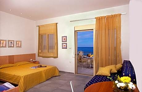 Studio with Sea View