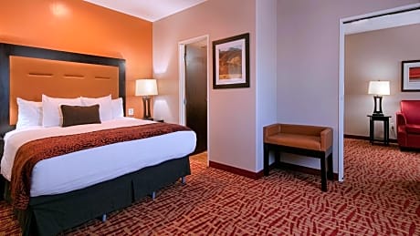Suite-1 Queen Bed - Non-Smoking, Pillowtop Bed, Microwave And Refrigerator, 40 Inch Led Television, Wi-Fi, Full Breakfast