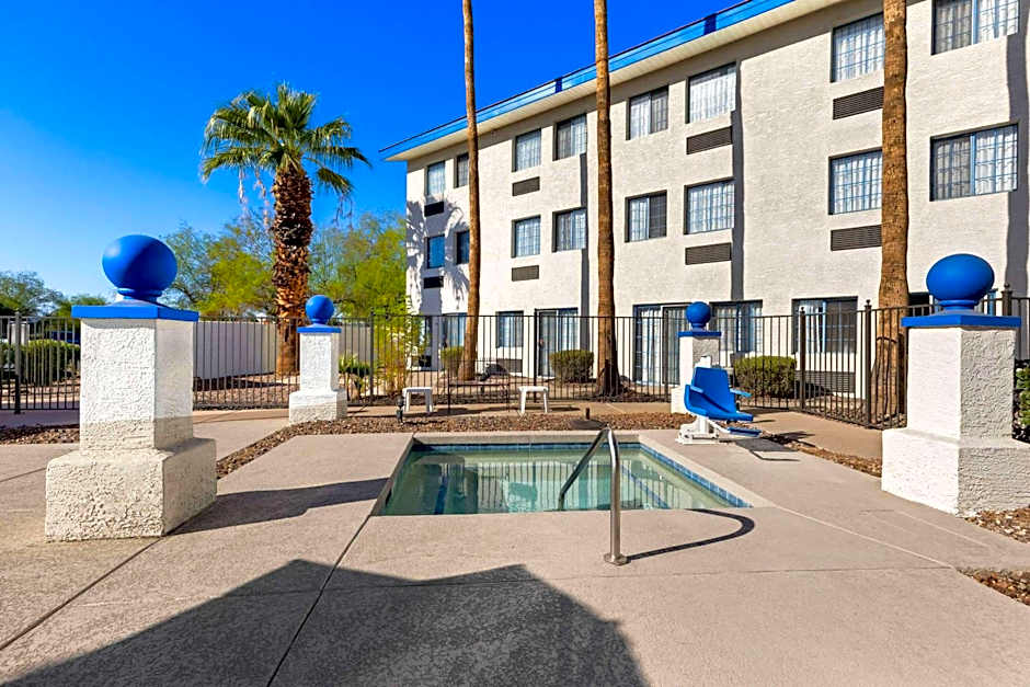 Days Inn & Suites by Wyndham Mesa Near Phoenix