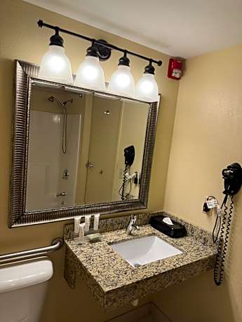 King Room - Disability Access/Non-Smoking