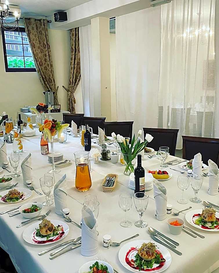 Dworek Złoty Róg Hotel i Restauracja