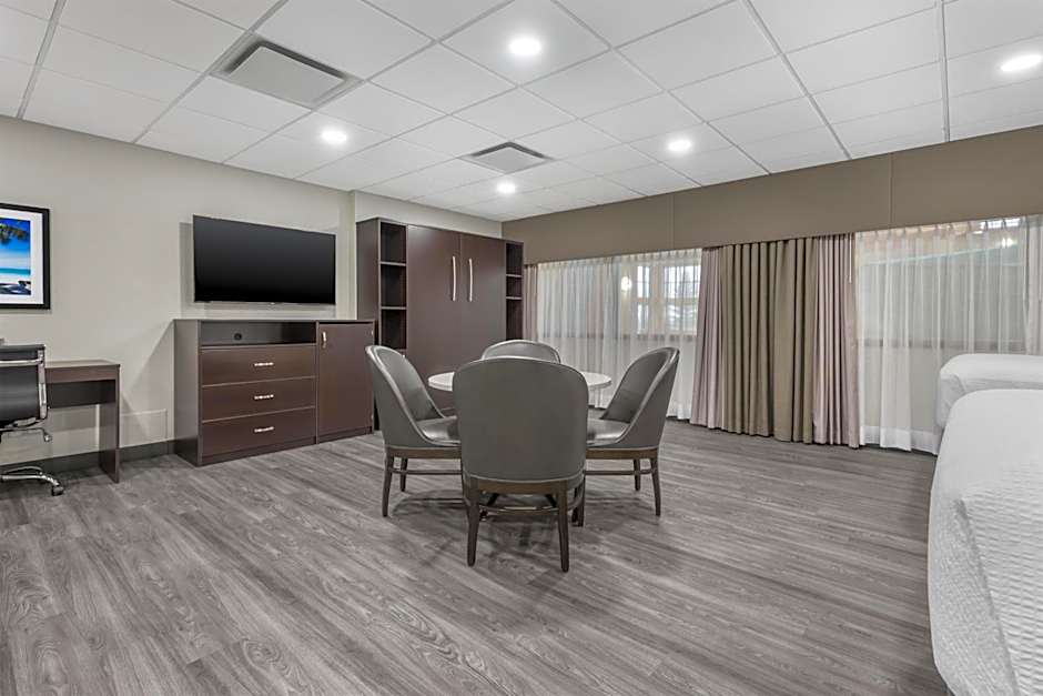 Best Western Plus Port O'Call Hotel