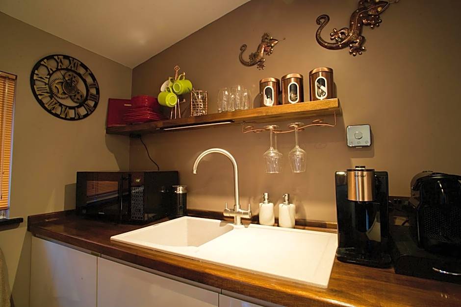 Luxurious Rural Cabin with Hot Tub