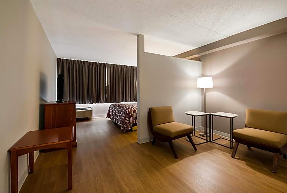 Red Roof Inn And Suites Newark - University
