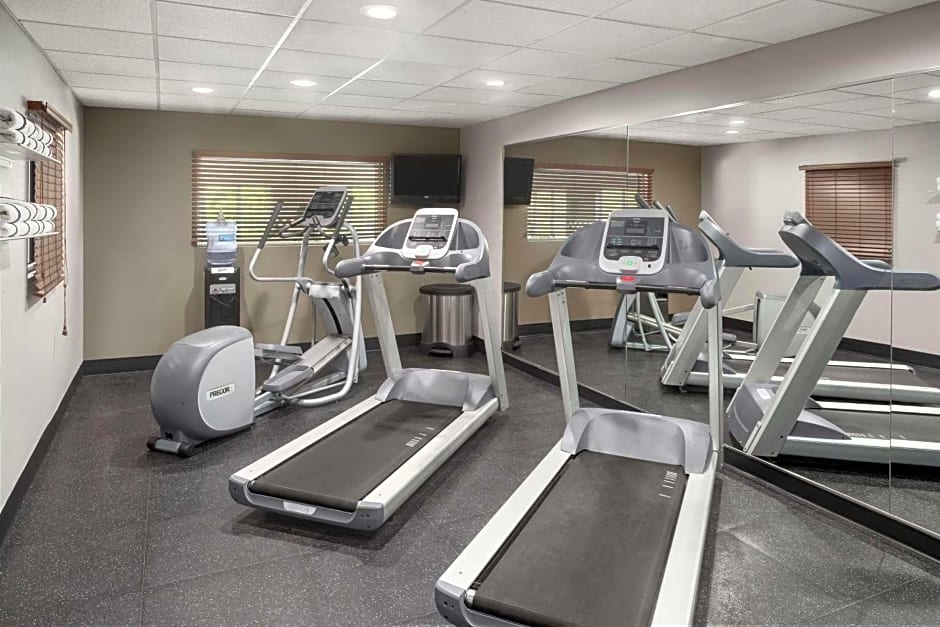 Country Inn & Suites by Radisson, Louisville South, KY