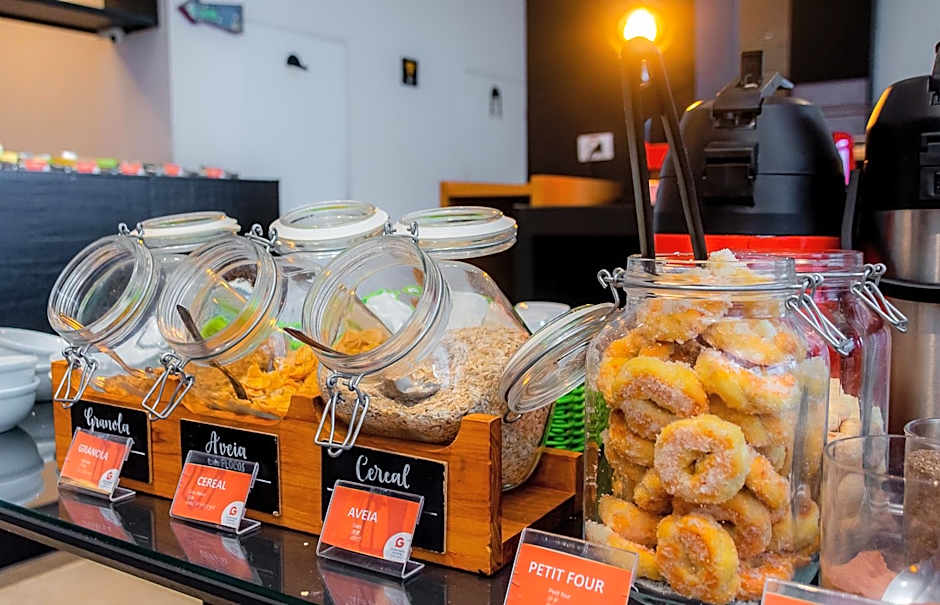 Golden Tower Shopping by Fenix Hoteis